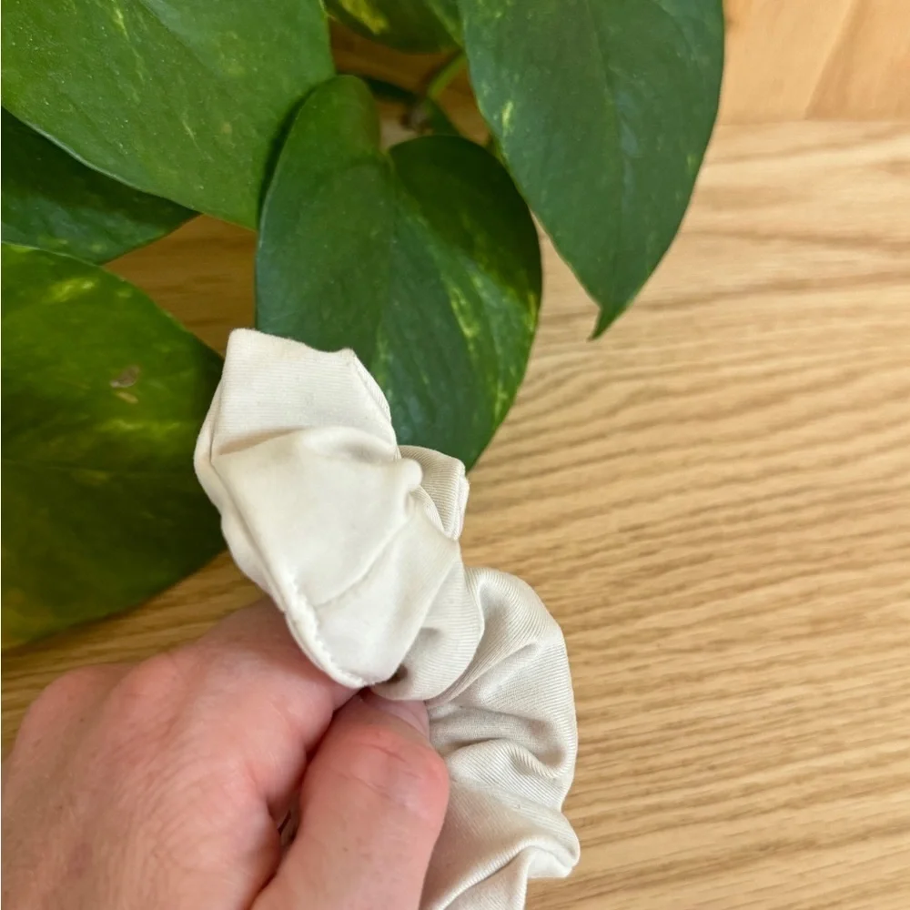 FREE with any purchase Girlfriend Collective Cream Hair Scrunchie Ivory EUC
